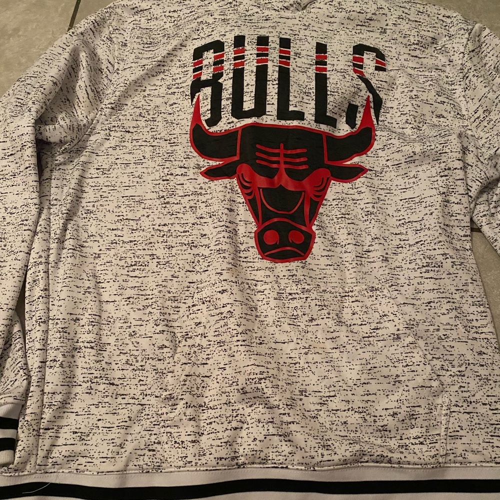 A Chicago Bulls hoodie in XL